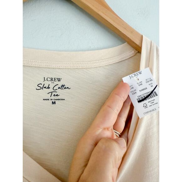 J Crew Factory | NWT Short-sleeve vintage cotton Vneck tee Caribbean Sand } Sz M - Picture 4 of 7